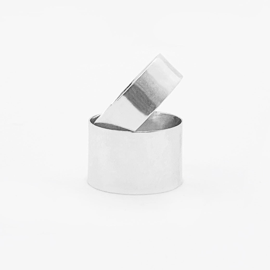 essential silver band ring s/2